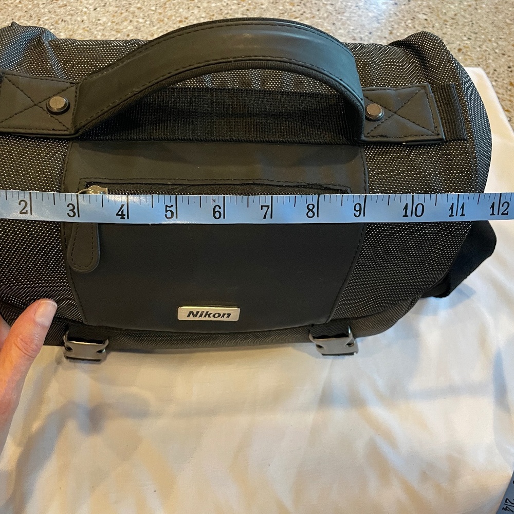 Nikon Camera Bag Including Assorted Lens Cleaning Supplies. CLEAN, EXCELLENT! - Picture 2 of 9